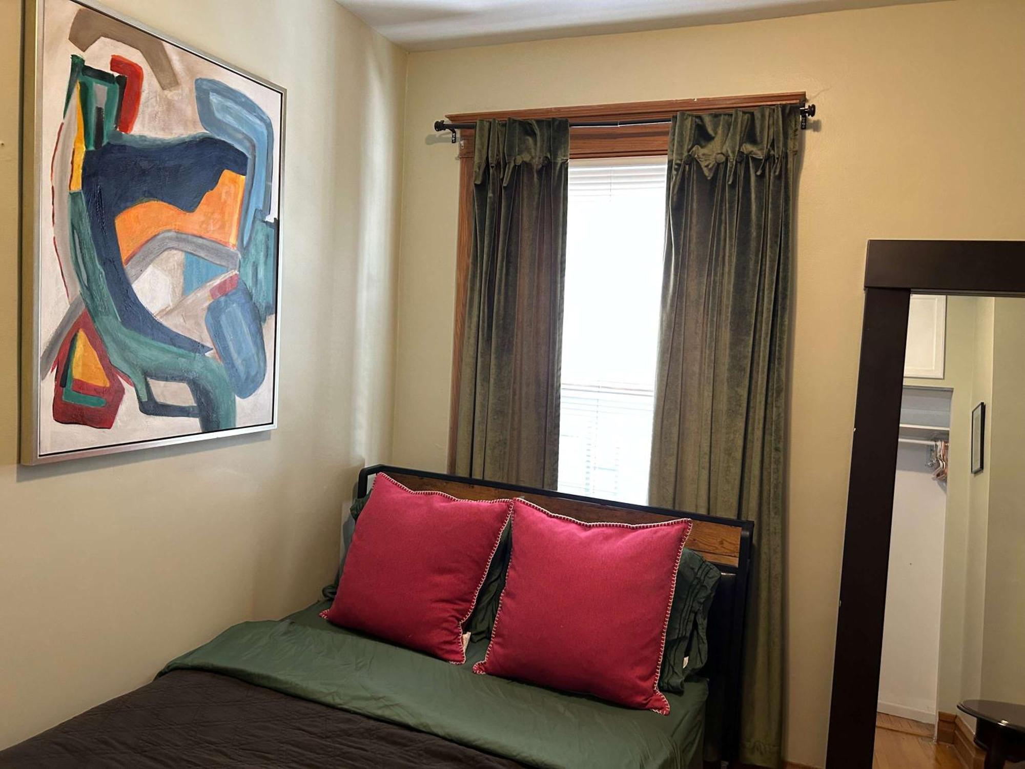 Green Room In Dorothys Bnb Chicago Bagian luar foto