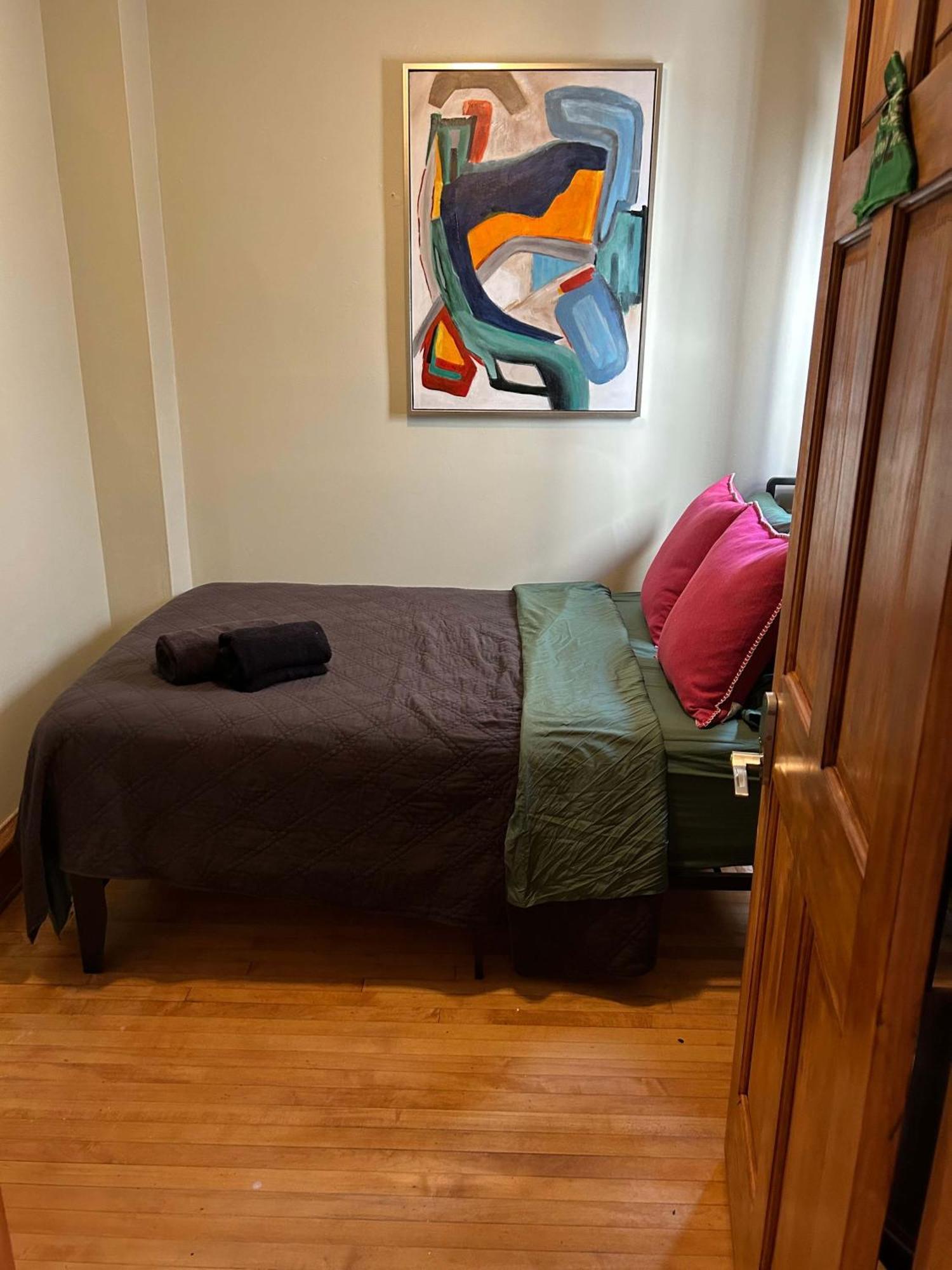 Green Room In Dorothys Bnb Chicago Bagian luar foto