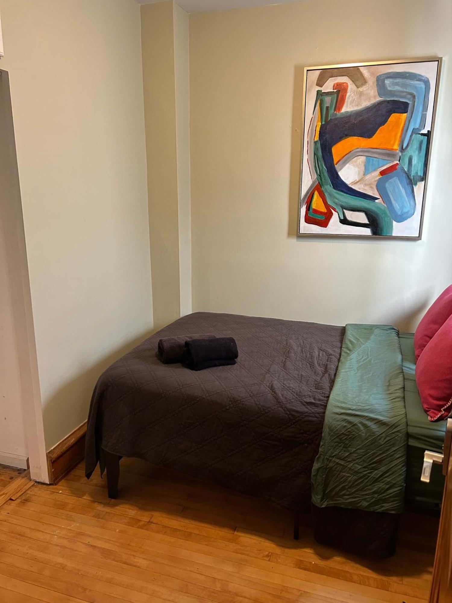 Green Room In Dorothys Bnb Chicago Bagian luar foto